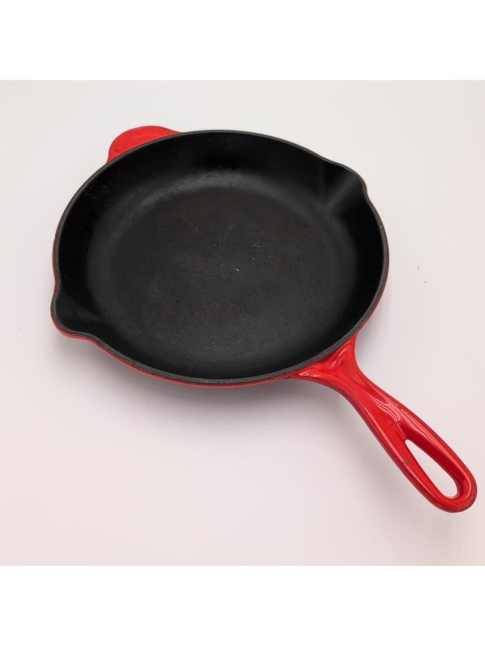 Le Creuset Skillet 23cm Cast Iron Enamel Fry Pan Pour Spouts Red